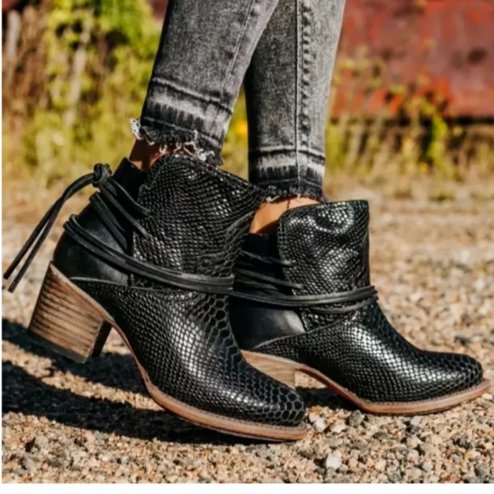 NEW Freebird Casey Black Snake Print Leather Lace Women's Boots Sz US 8